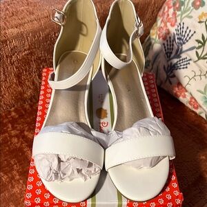 Pandaninjia girls’ white dress shoes - brand new, never worn!